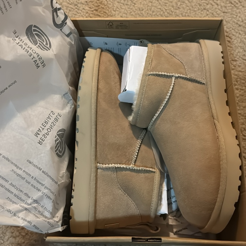 Brand new Ugg mini boots (chestnut)